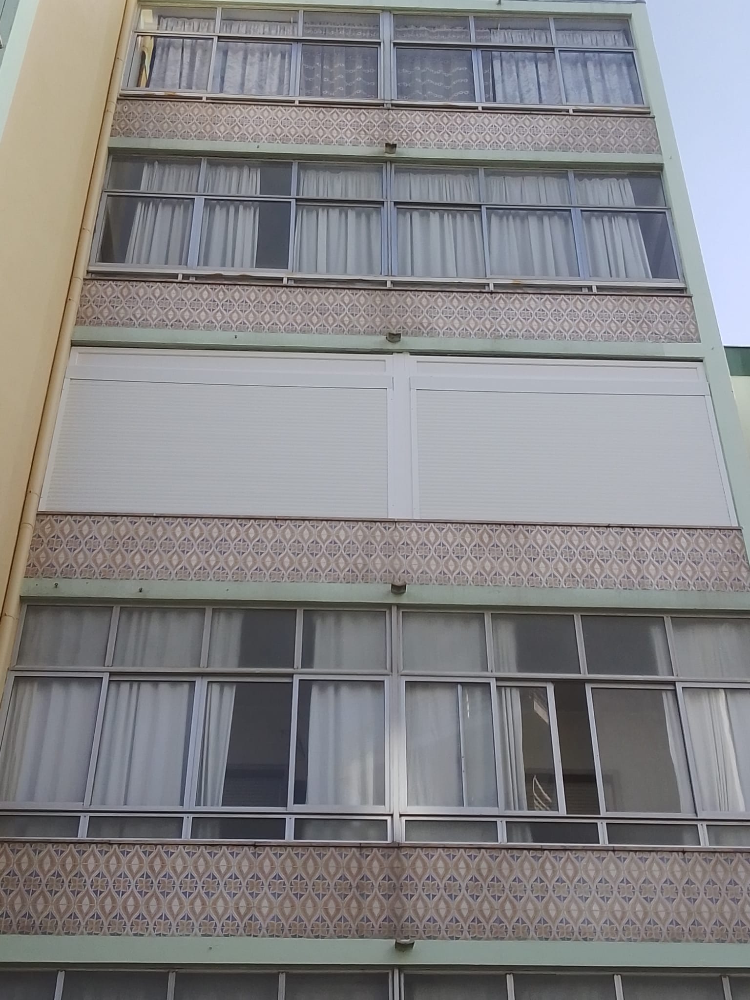 Marquise estores lado exterior